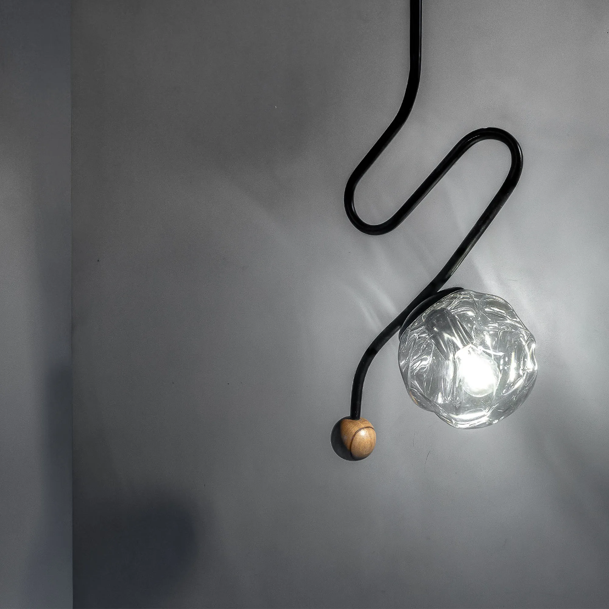 Clh147 Wave Black Hanging Light