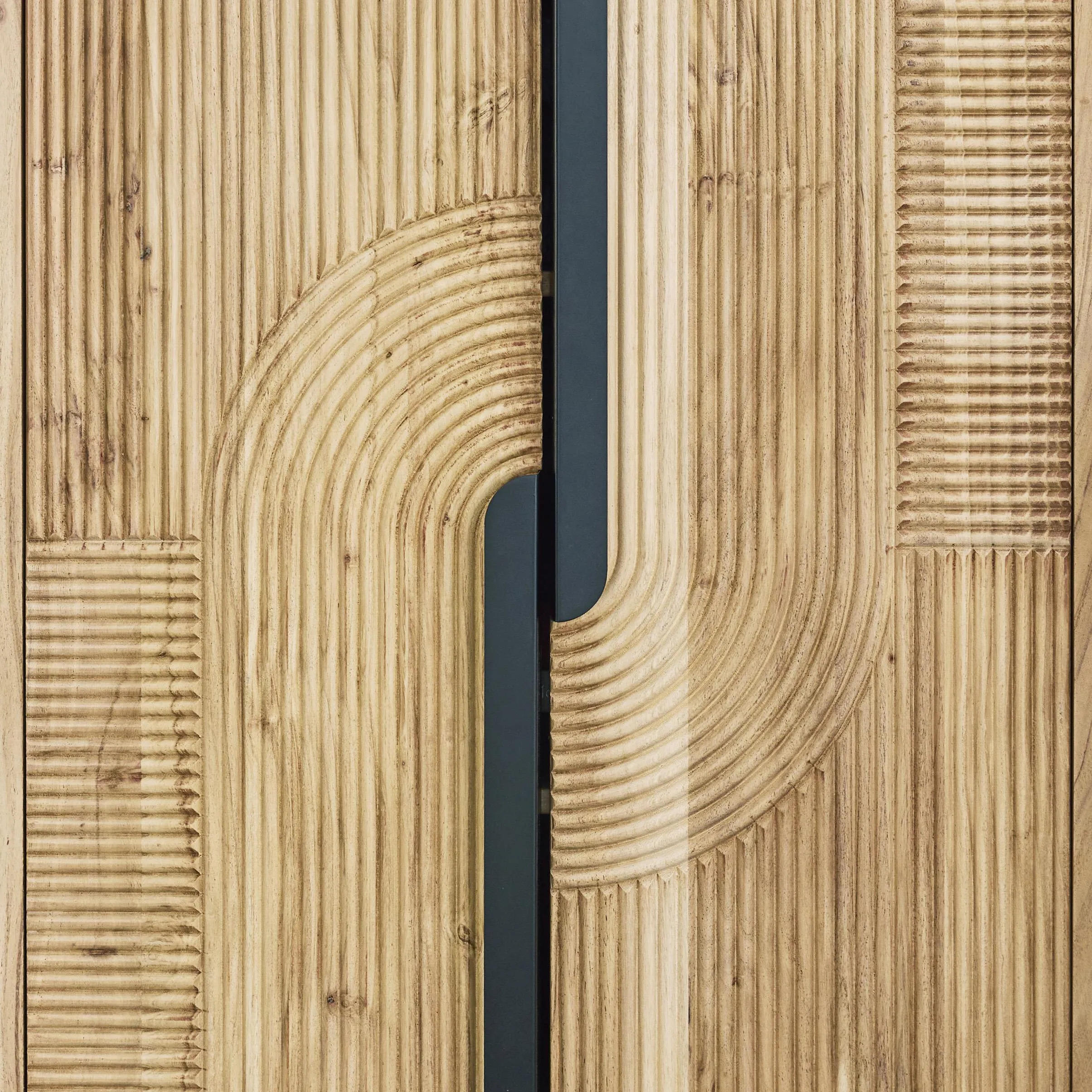 Signature Design by Ashley Kierwell A4000653 Accent Cabinet